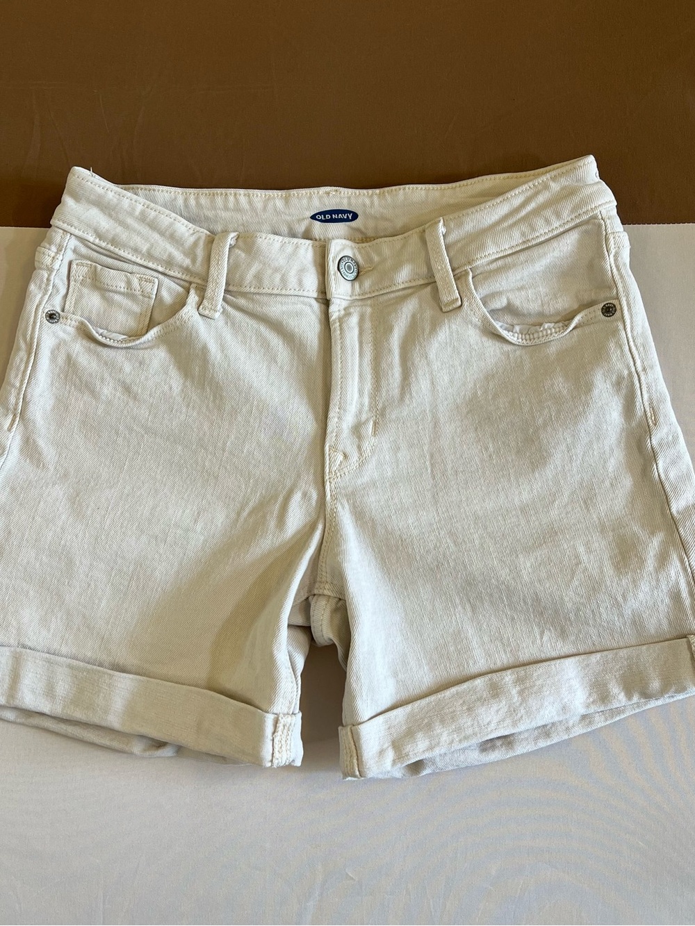 Old Navy Cream Women's Roll-Cuff Shorts